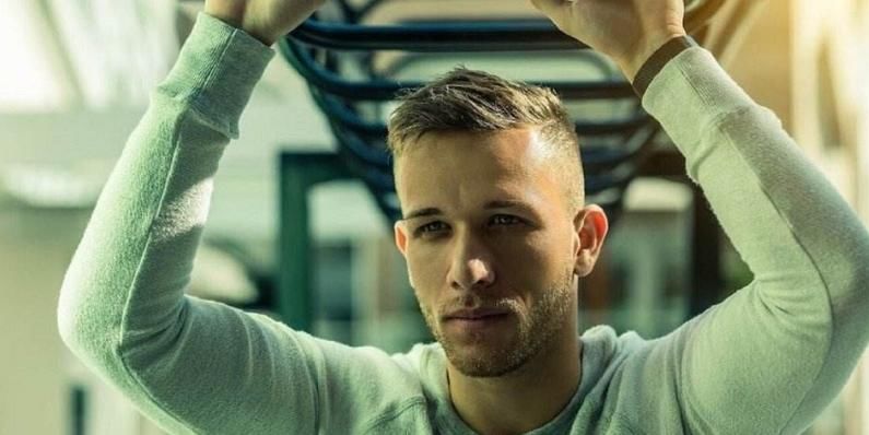 扎鲁特旗山地草原半程马拉松赛鸣枪开跑