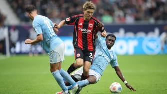 [CBA]威金顿击地妙传 吴冠希飞身双手扣篮.